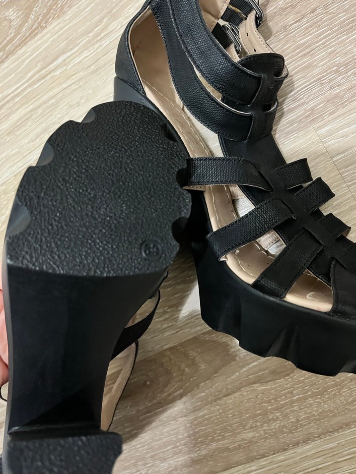 Tokalı Siyah Platform Topuklu Kadın Ayakkabı - Görsel 2