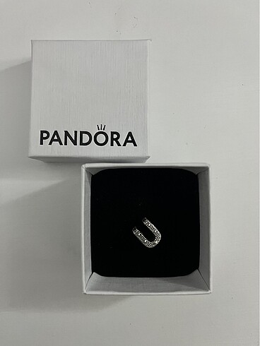  Beden Pandora U Charm