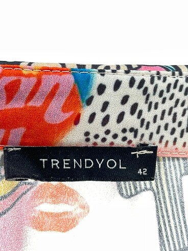 42 Beden çeşitli Renk Trendyol & Milla Gömlek %70 İndirimli.