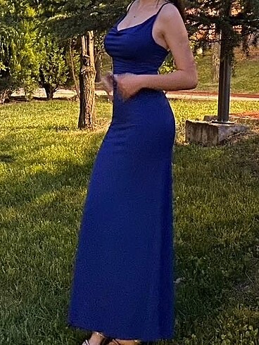 Uzun askılı elbise