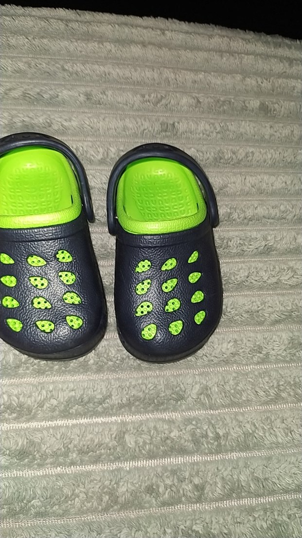 Erkek Çocuk Siyah-Yeşil Kaydırmaz Terlik - Görsel 2
