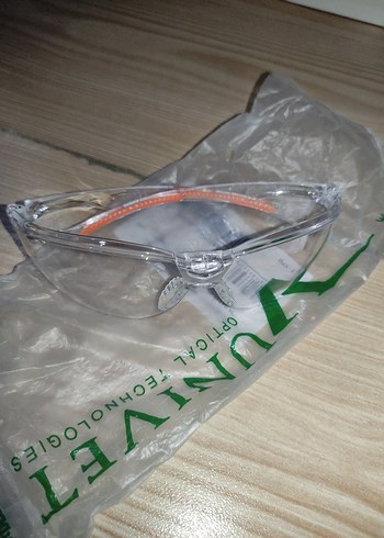 Şeffaf Beyaz Minimalist iş Gözlüğü - Görsel 3