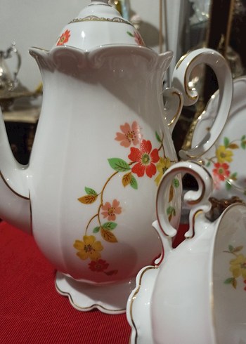 1950 ,li Almaniya,Çiçek Desenli Beyaz Porselen Çay Fincanı Seti. - Görsel 2