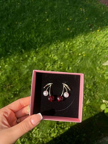 Cherry Küpe