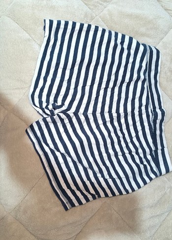 Kadın Beyaz Gri Çizgili Mini Şort - Görsel 2