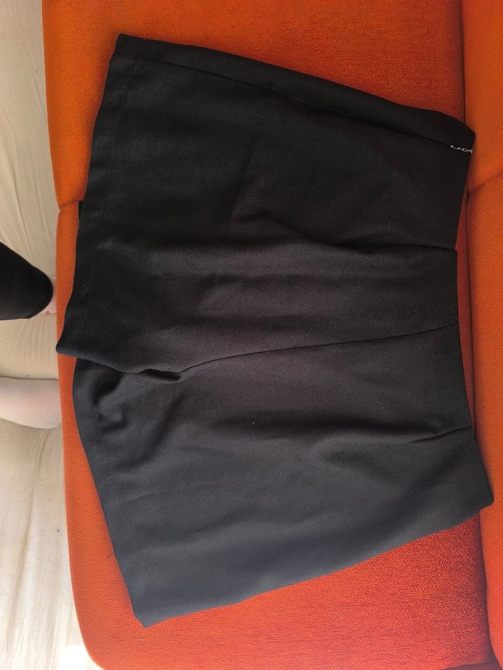 Düğmeli Siyah Şort Etek Eteği - Görsel 3