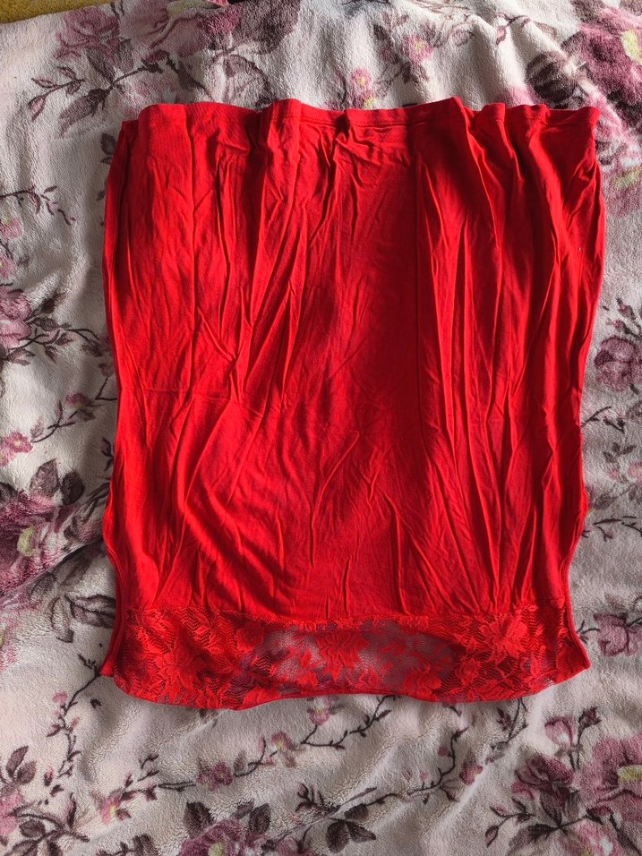 Kırmızı Dantel Detaylı Kolsuz Kadın Bluz - Görsel 2