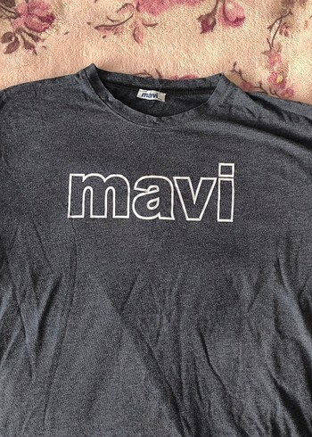 Gri Baskılı V Yaka Tişört - Görsel 2