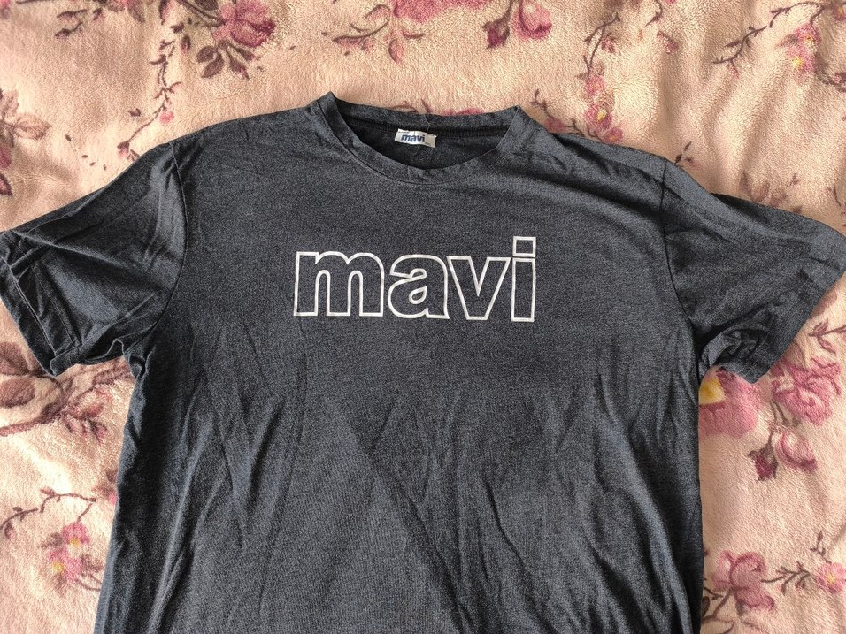 Gri Baskılı V Yaka Tişört - Görsel 2