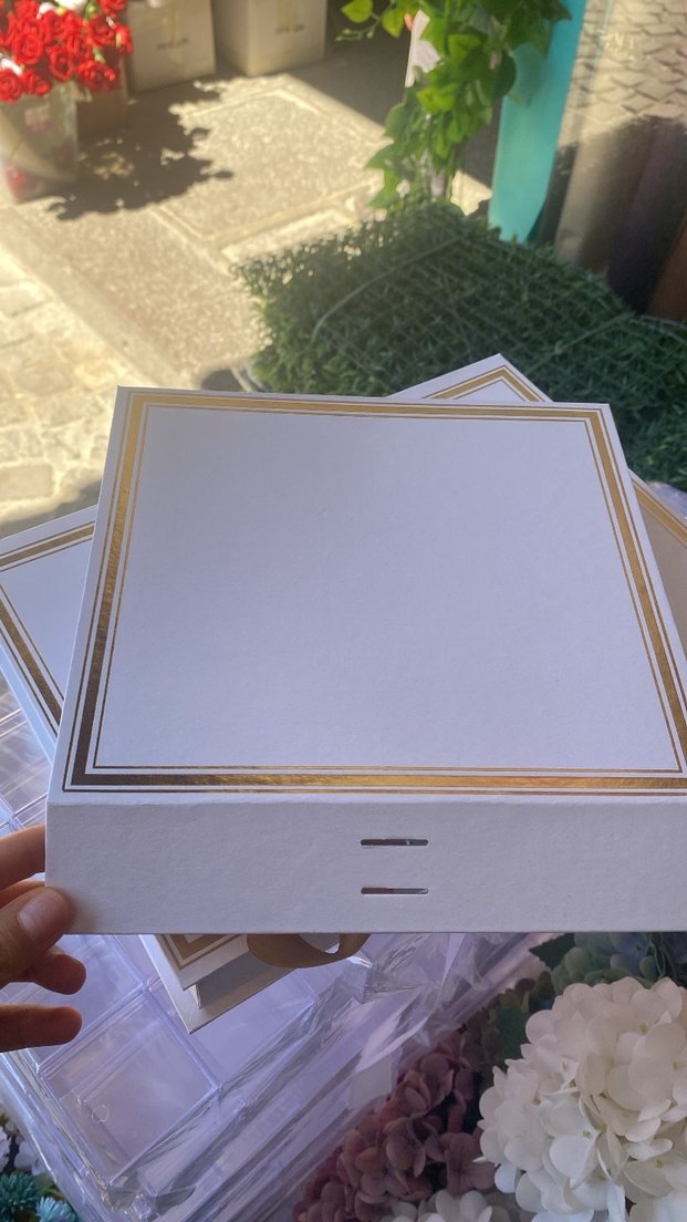 Beyaz septetörlü çikolat kutusu - Görsel 3