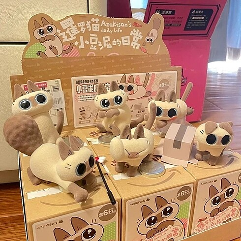 hot azuki crying cat blind box