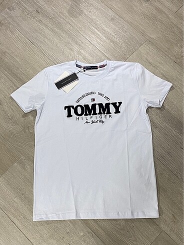İTHAL TOMMY HILFIGER BEYAZ TSHIRT ERKEK