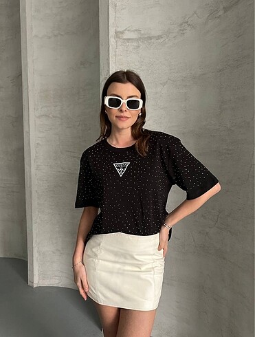 s Beden siyah Renk İTHAL SİYAH GUESS TAŞLI TSHIRT S M L