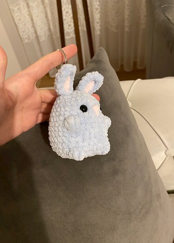 Vikvikli Tavşan Amigurumi Anahtarlık - Görsel 3