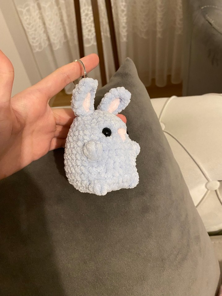 Vikvikli Tavşan Amigurumi Anahtarlık - Görsel 3