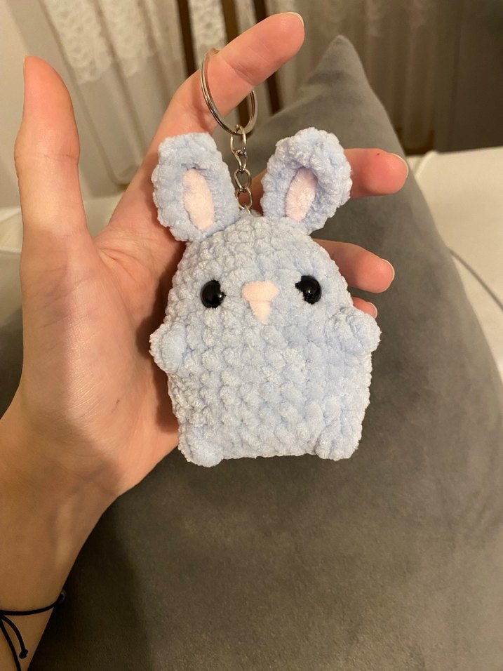 Vikvikli Tavşan Amigurumi Anahtarlık - Görsel 4
