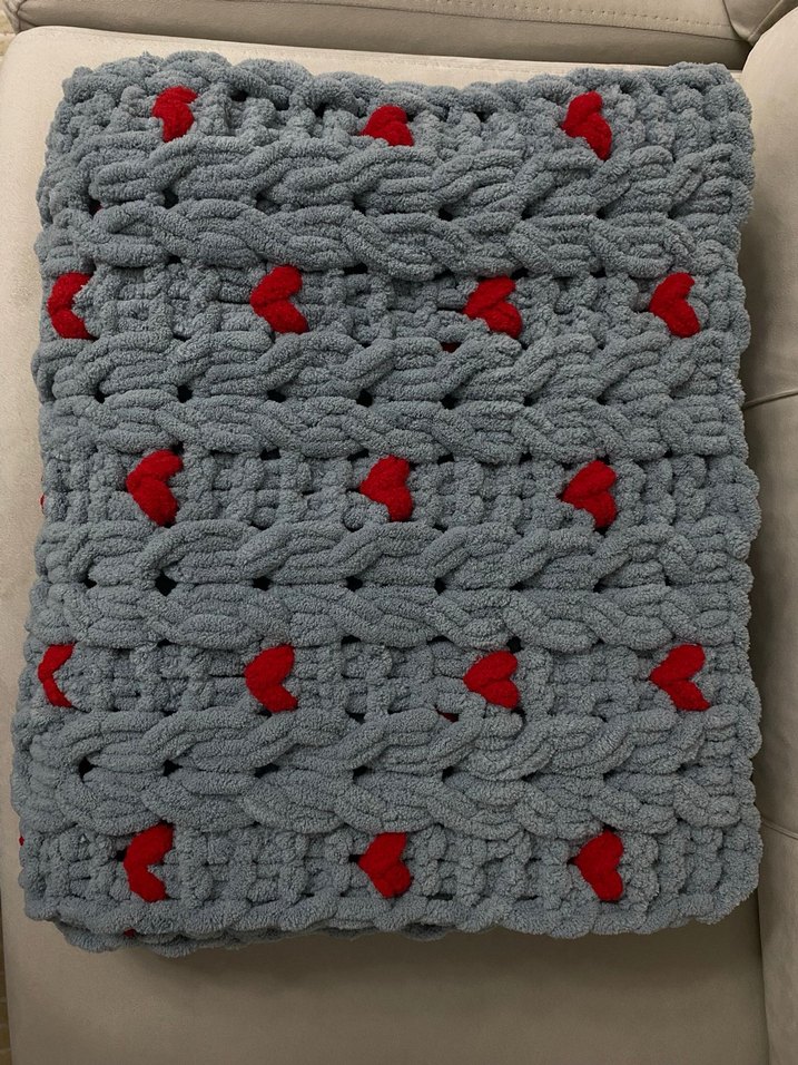 Gri Örgü Başak Desenli Kalpli Battaniye - Görsel 4