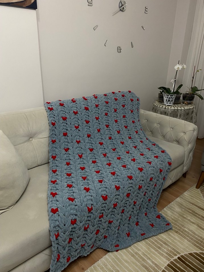 Gri Örgü Başak Desenli Kalpli Battaniye - Görsel 3