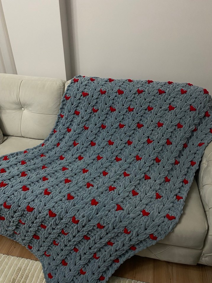 Gri Örgü Başak Desenli Kalpli Battaniye - Görsel 2