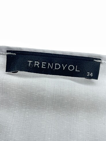 34 Beden beyaz Renk Trendyol & Milla Bluz %70 İndirimli.