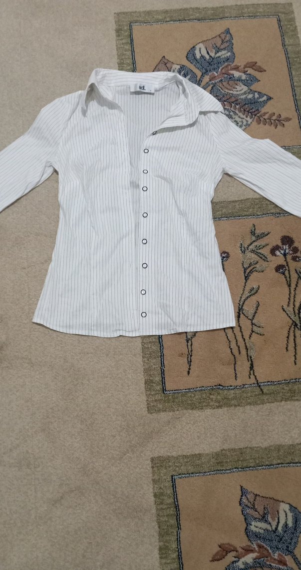 Düğmeli Beyaz Pamuklu Kadın Gömlek - Görsel 2