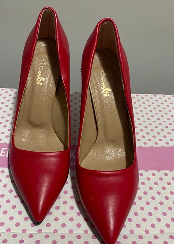 Kırmızı Sivri Burunlu Stiletto Topuklu Kadın Ayakkabı