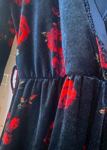 Kırmızı Gül Desenli Uzun Kollu Kadife Elbise - Görsel 2