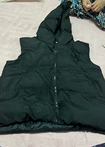 Siyah Fermuarlı Kapüşonlu Kadın Yelek - Görsel 2