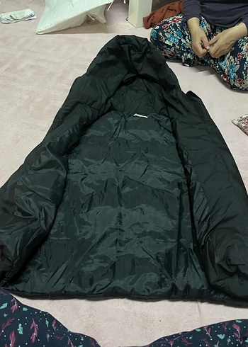 Siyah Fermuarlı Kapüşonlu Kadın Yelek - Görsel 3