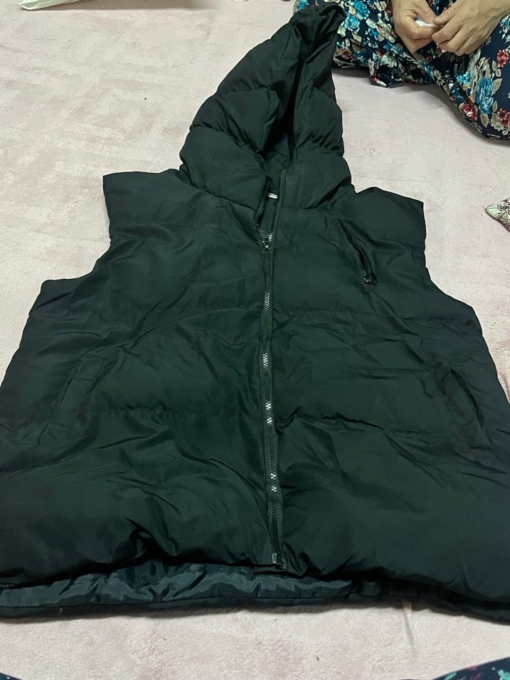 Siyah Fermuarlı Kapüşonlu Kadın Yelek - Görsel 2