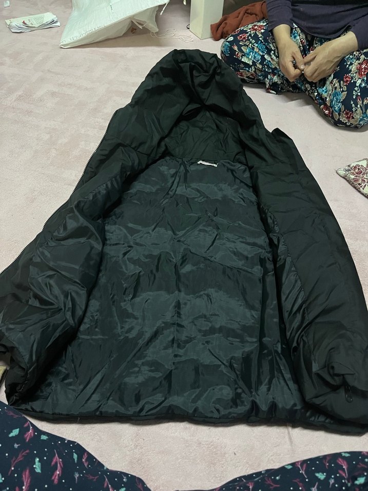 Siyah Fermuarlı Kapüşonlu Kadın Yelek - Görsel 3