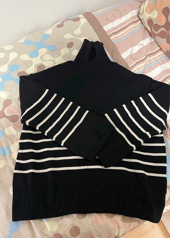 Siyah Çizgili Boğazlı Triko Kazak - Görsel 2