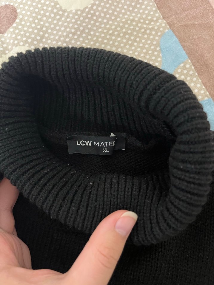 Siyah Çizgili Boğazlı Triko Kazak - Görsel 3