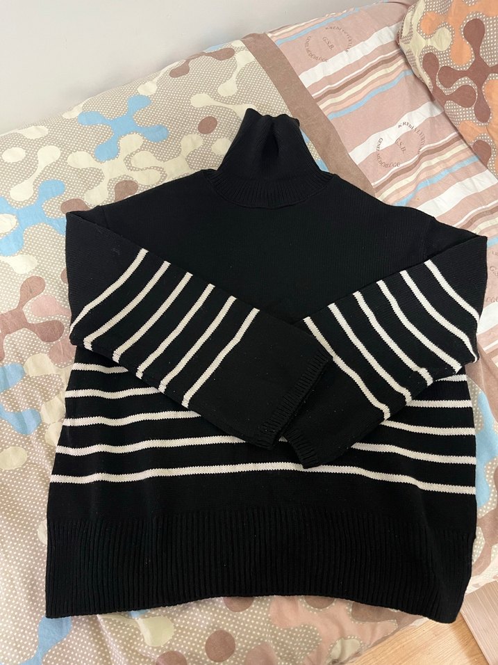 Siyah Çizgili Boğazlı Triko Kazak - Görsel 2