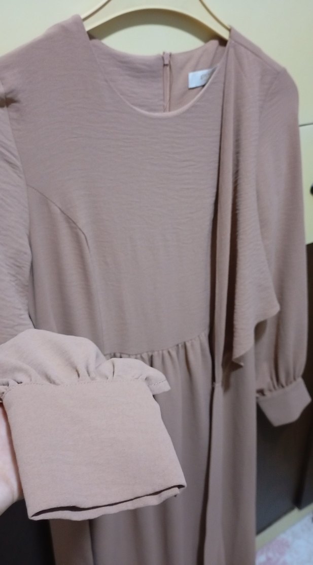 Bej Kadın Uzun Kollu Piliseli Uzun Elbise - Görsel 3