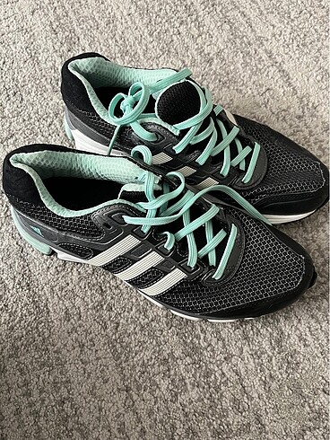 Adidas Yürüyüş ayakkabısı