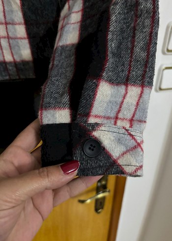 Düğmeli Gri Ekose Kadın Kısa Oduncu Gömlek - Görsel 4