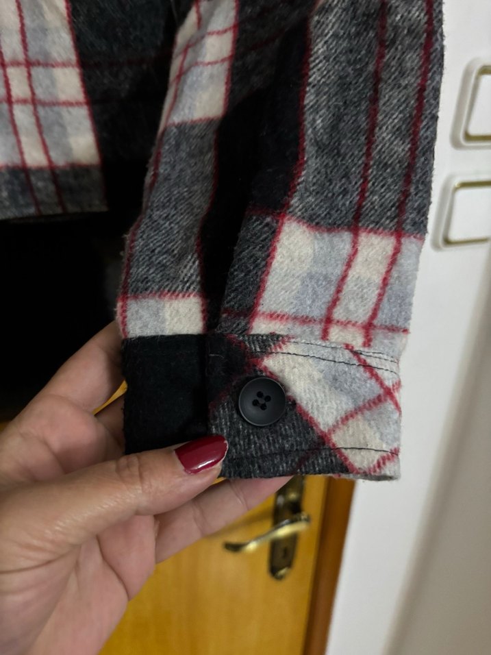 Düğmeli Gri Ekose Kadın Kısa Oduncu Gömlek - Görsel 4