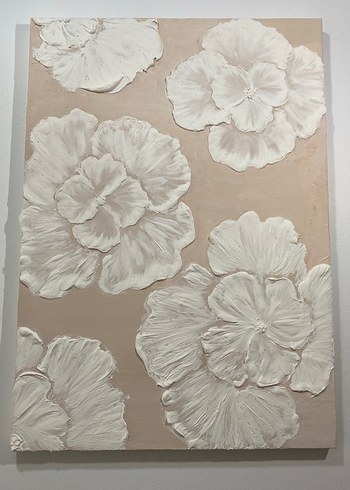 Beyaz Kabartmalı Çiçekli Tablo - Görsel 2