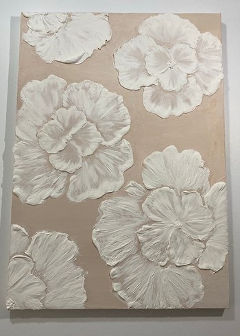 Beyaz Kabartmalı Çiçekli Tablo - Görsel 3