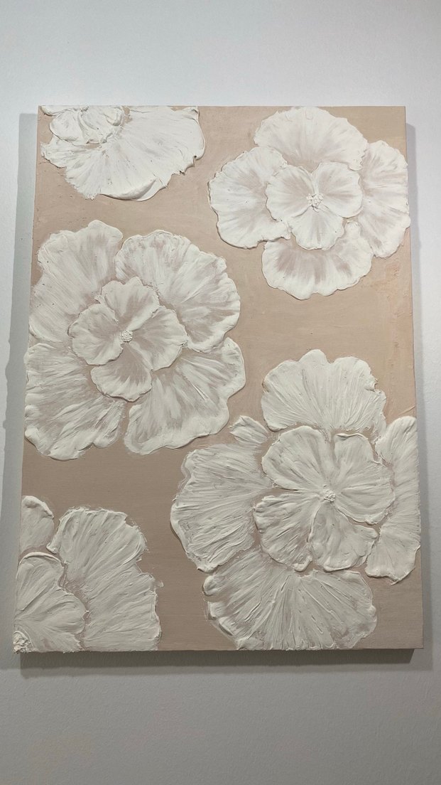 Beyaz Kabartmalı Çiçekli Tablo - Görsel 2