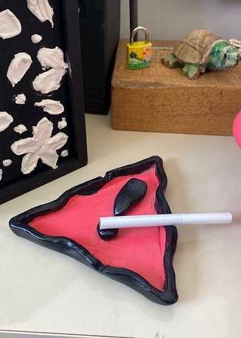 Pembe Üçgen dikkat temalı seramik kili tabak - Görsel 4