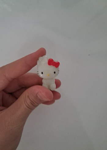 Beden Renk KARANLIKTA PARLAYAN NADİR HELLO KİTY FİGÜR