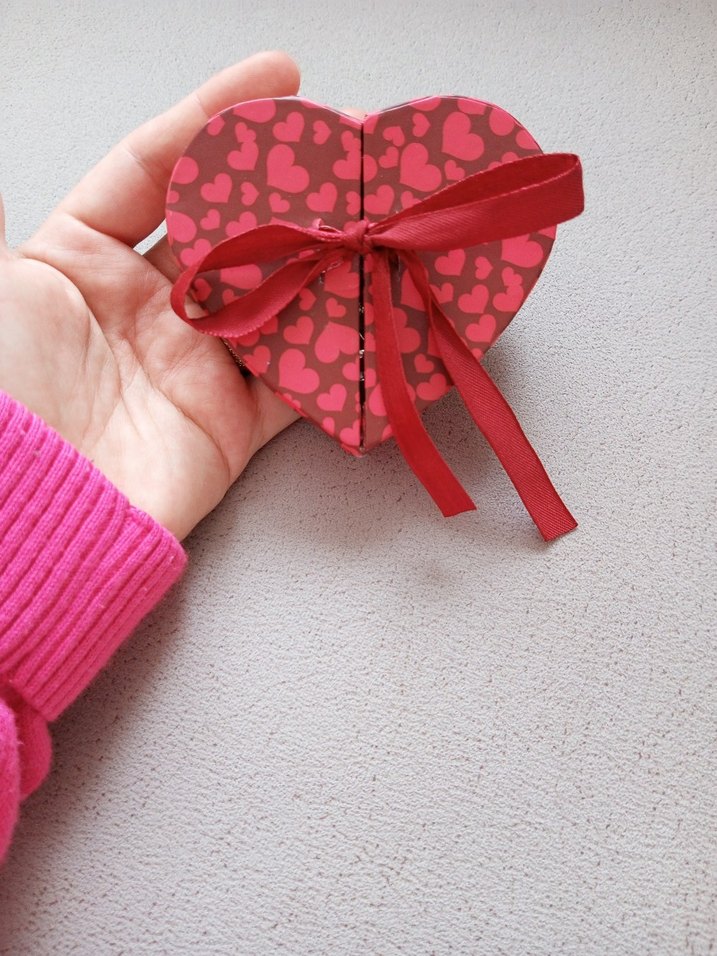 Kalp Şeklinde Pembe Hediye Kutusu - Görsel 2