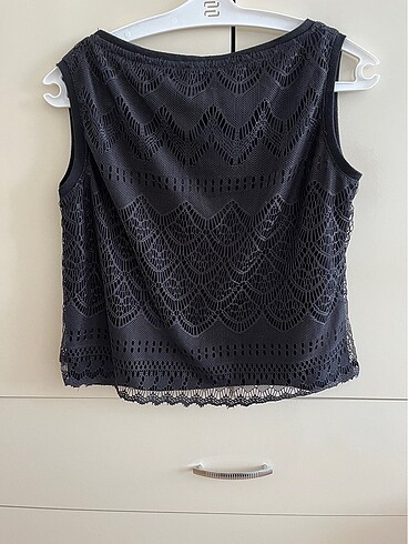 l Beden siyah Renk Üst kısmı dantelli crop