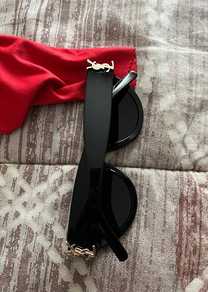 Yves Saint Laurent Gözlük - Görsel 3