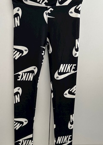 Nike Siyah Baskılı Kadın Tayt