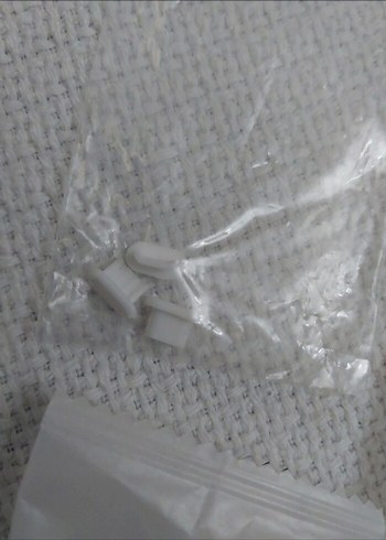 Beyaz Kulak Tıkacı 2'li Paket ve şarj yuvası kapağı - Görsel 3