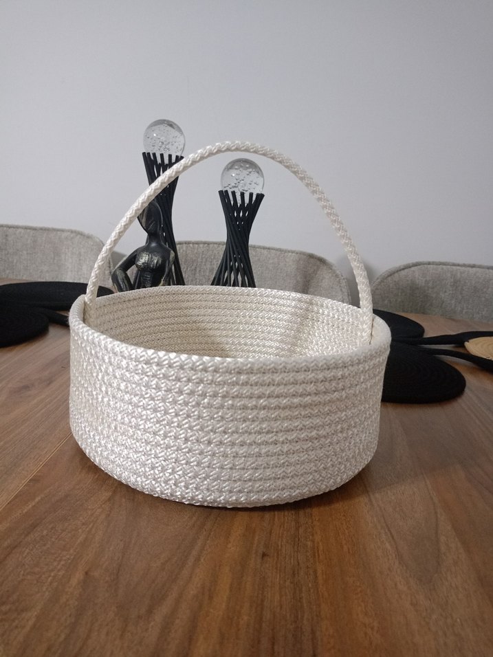 Beyaz Hasır Kulplu Saklama Sepeti - Görsel 3