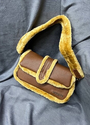 Jacquemus Puffed Shearling Flap Bag 27cm - 16cm